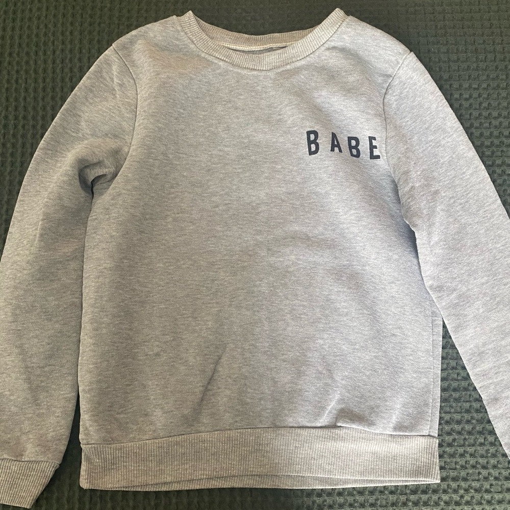 Casual Gray 'Babe' Sweatshirt